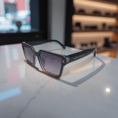 Lo.uis Vu.itton Square Gradient Sunglasses – Noir Ambre with Gold Monogram Detail