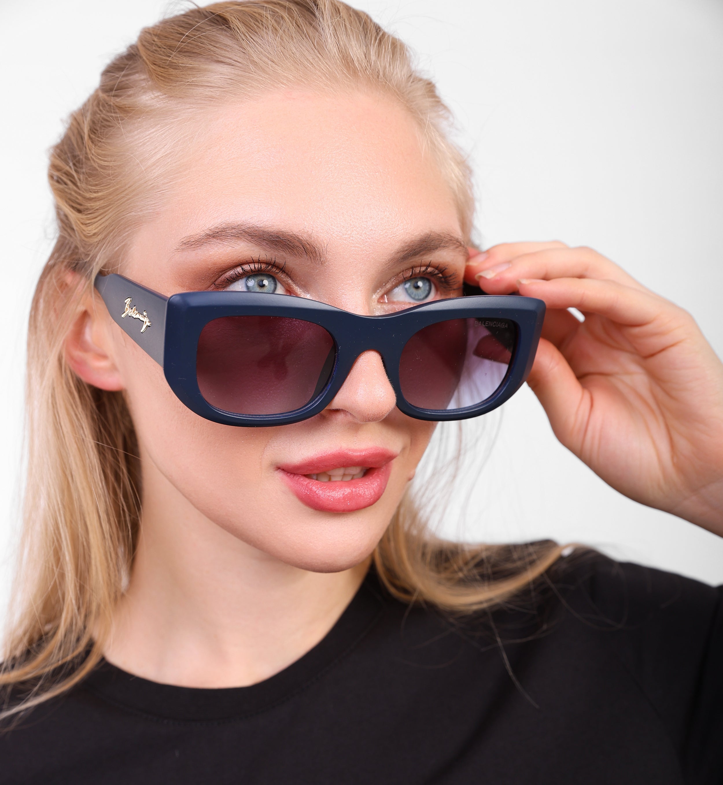 Balenciaga Iconic Signature Navy Sunglasses - A Sleek Statement Piece ✨