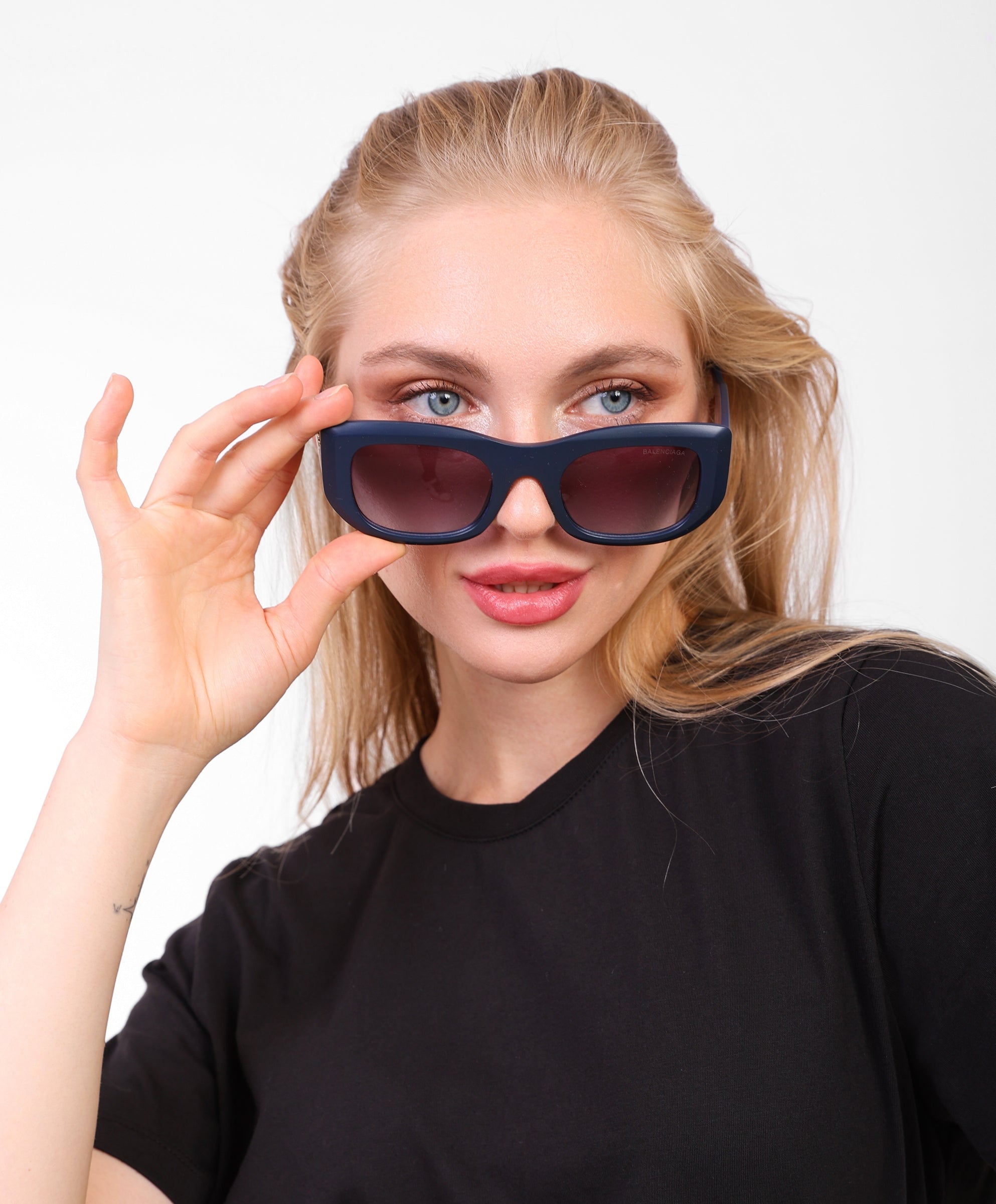 Balenciaga Iconic Signature Navy Sunglasses - A Sleek Statement Piece ✨