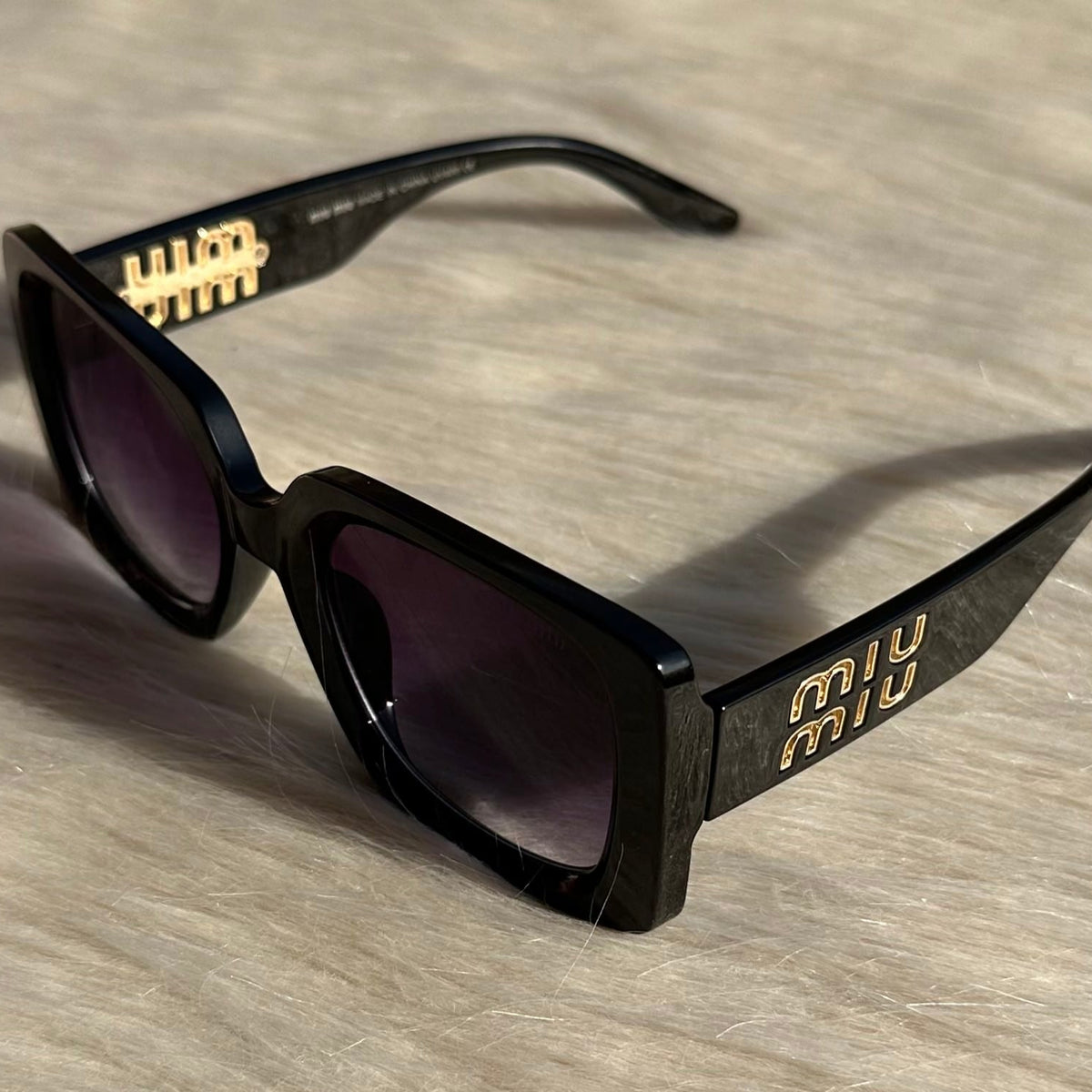 MIU MIU Black Oversized Sunglasses – Bold Elegance
