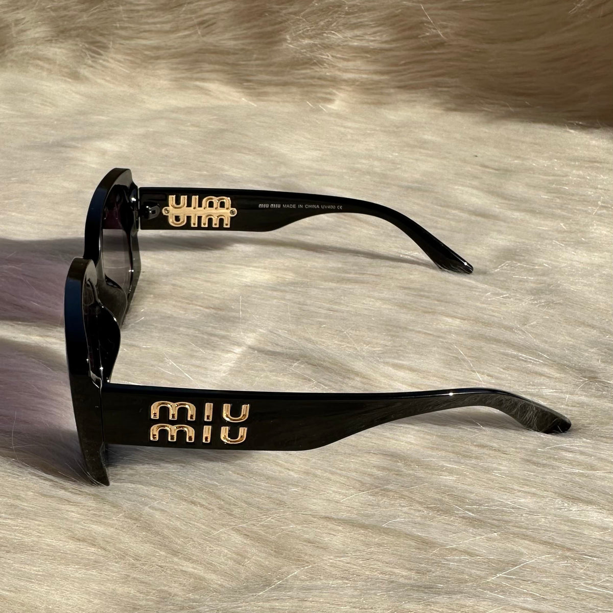 MIU MIU Black Oversized Sunglasses – Bold Elegance