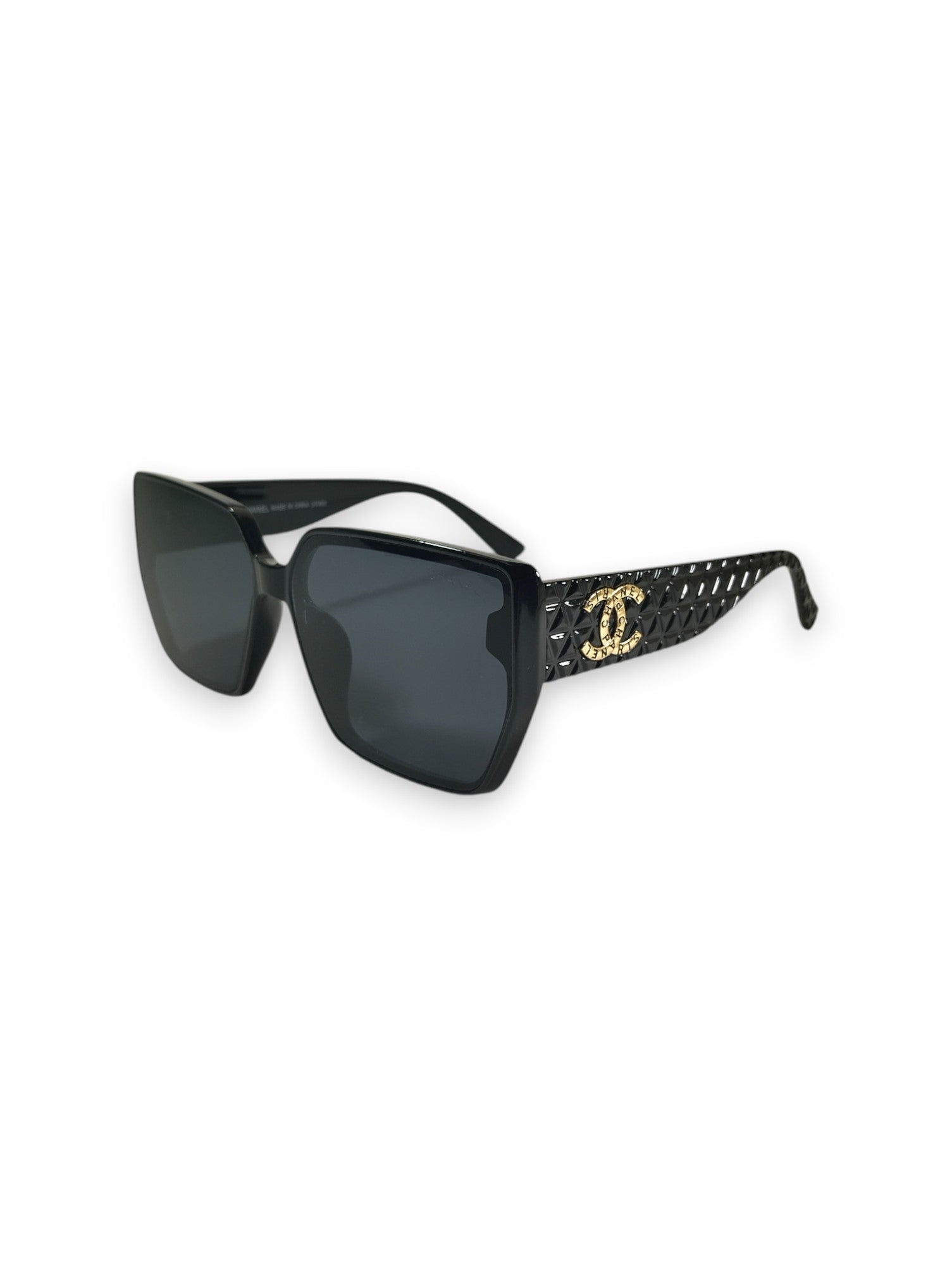 Chic Noir Elegance: Embellished Statement Sunglasses