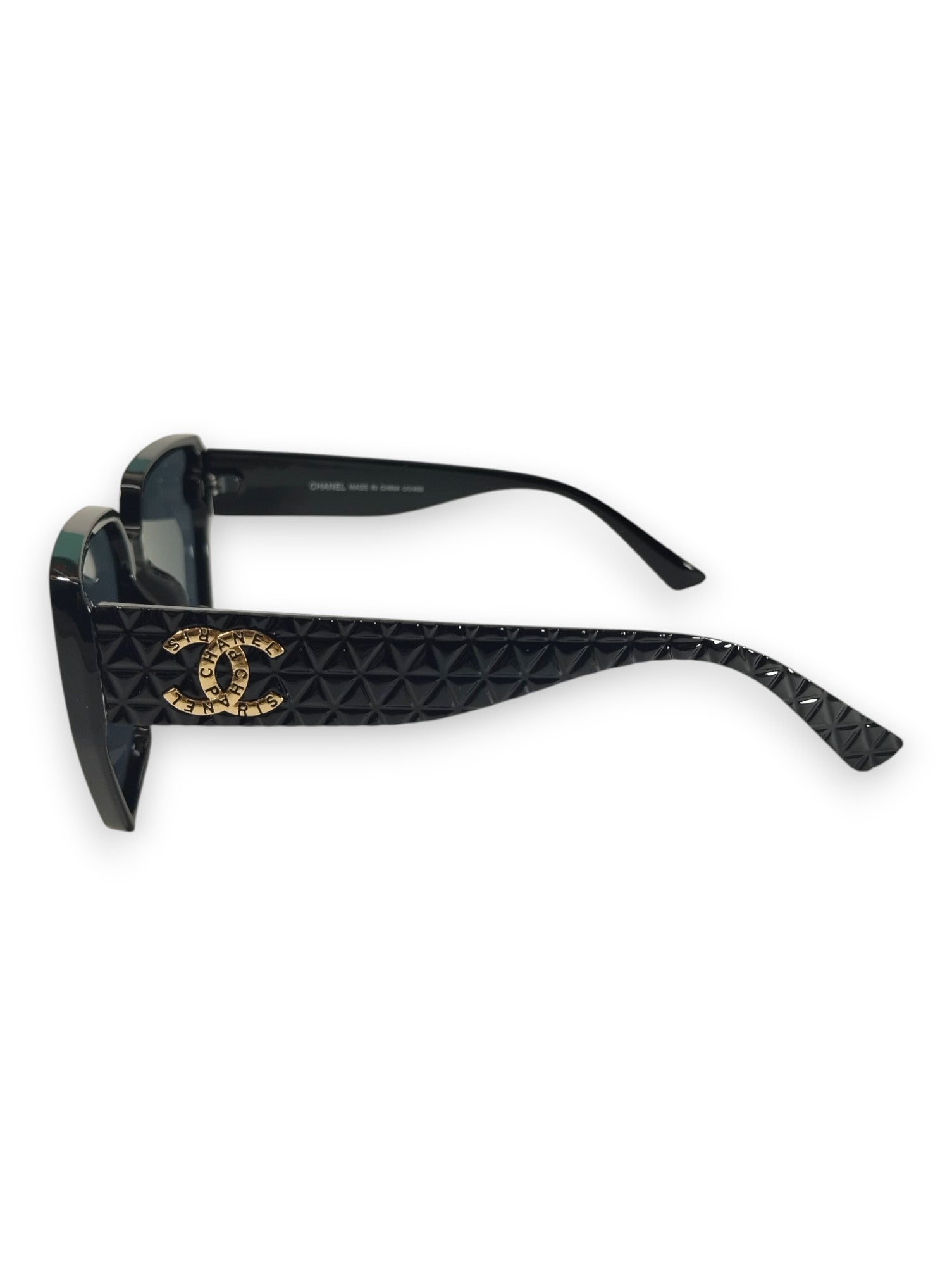 Chic Noir Elegance: Embellished Statement Sunglasses