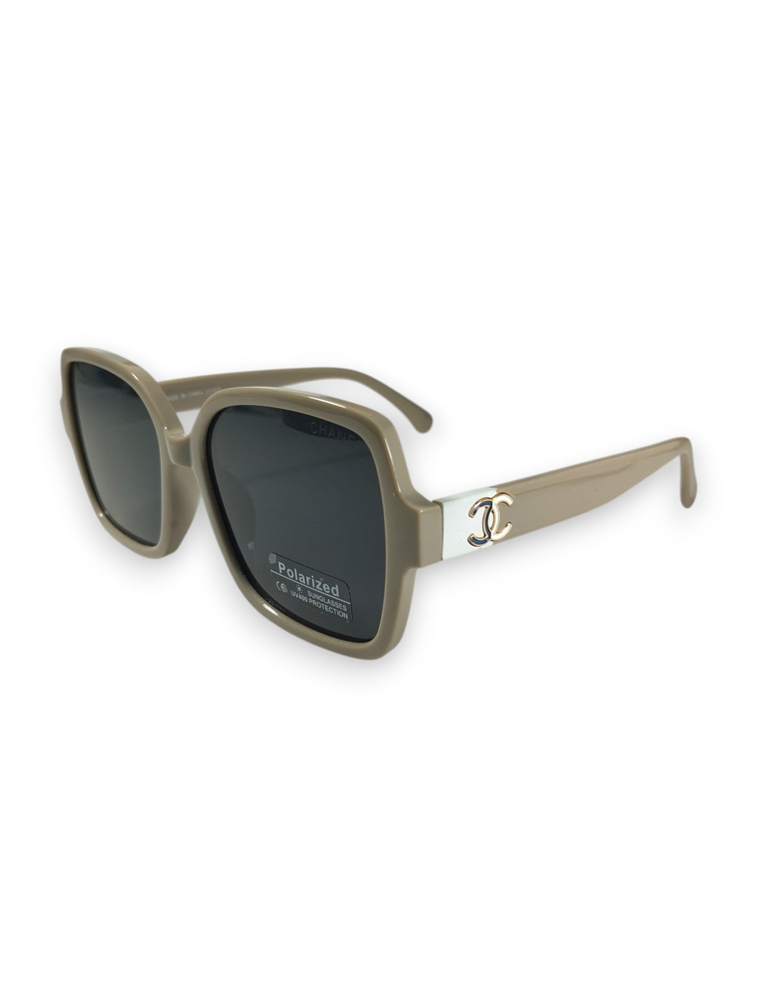 Sandy Glamour: Polarized Sunglasses with Iconic Emblem