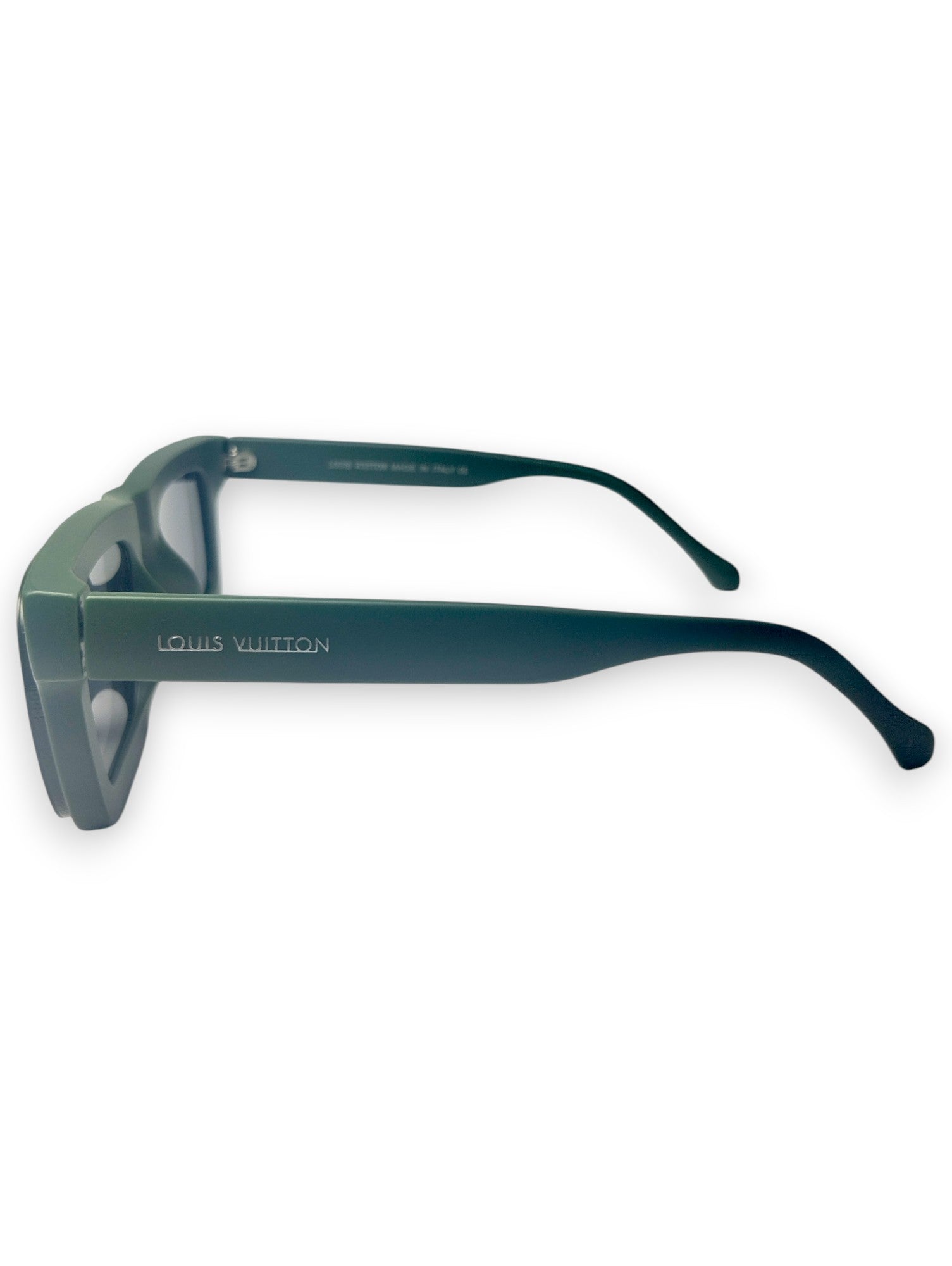 Louis Vuitton Zrue du Pont Neuf Sunglasses - Heritage Style Redefined ✨