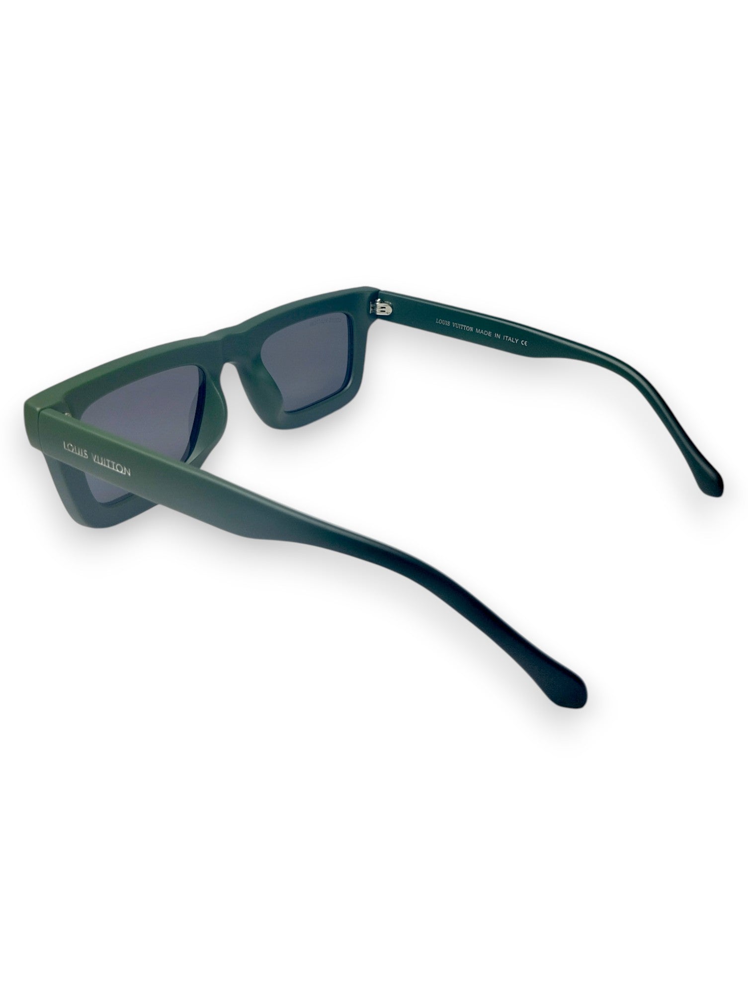 Louis Vuitton Zrue du Pont Neuf Sunglasses - Heritage Style Redefined ✨
