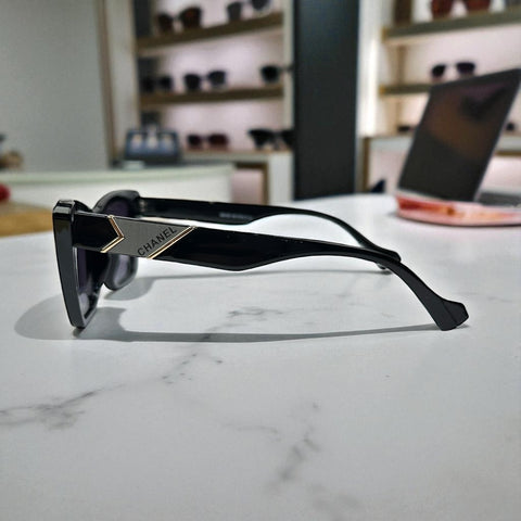 Classic Black Cat-Eye Polarized Sunglasses with Signature Temple Accent