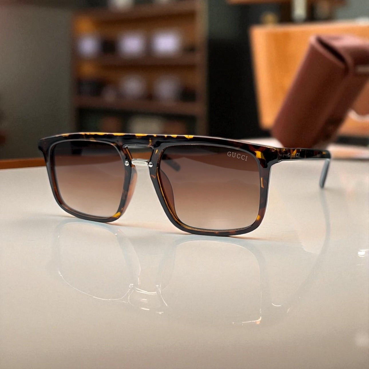 Gucci Aviator-Style Sunglasses with Tortoiseshell Frame and Gradient Lenses