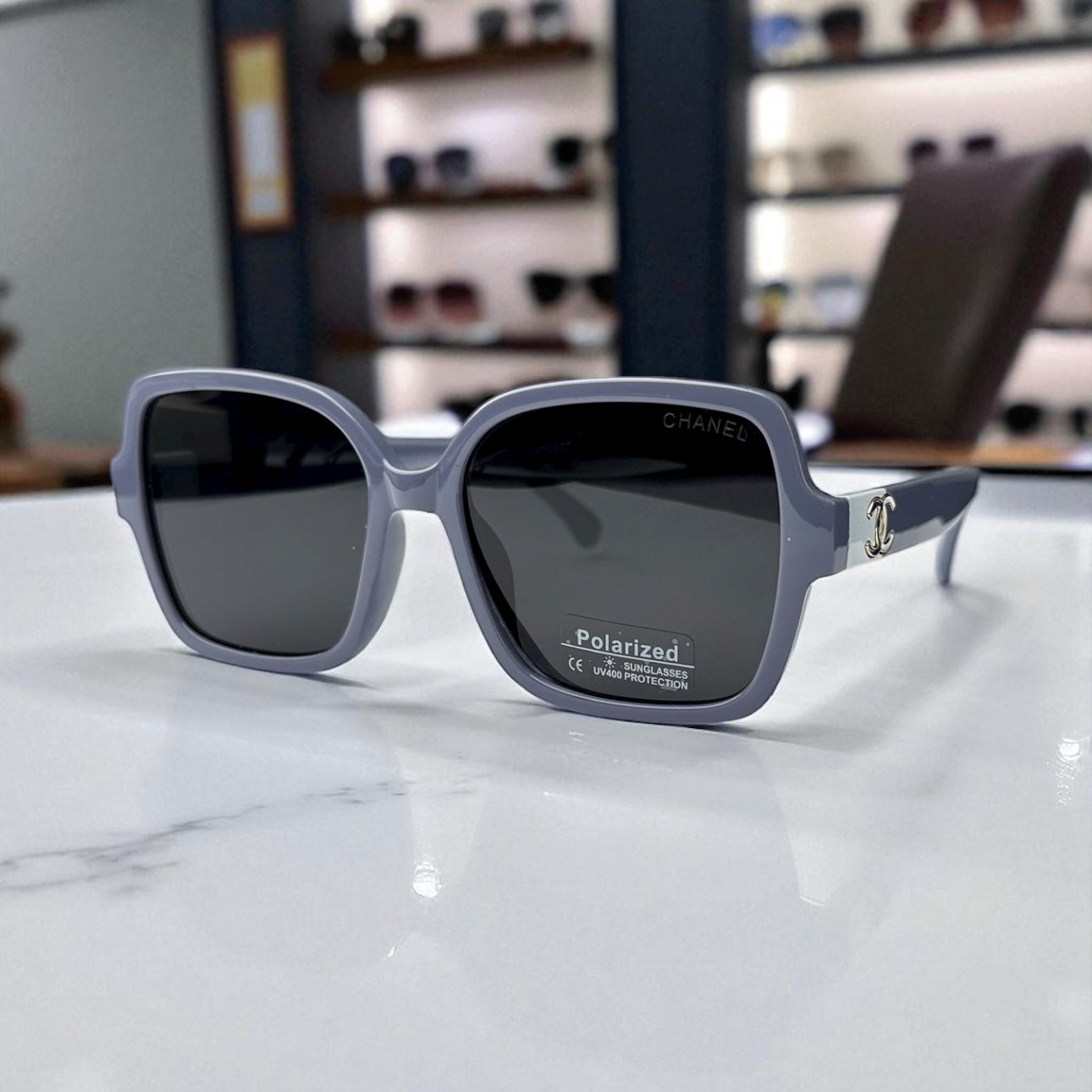 Sophisticated Slate: Polarized Statement Sunglasses with Iconic Logo