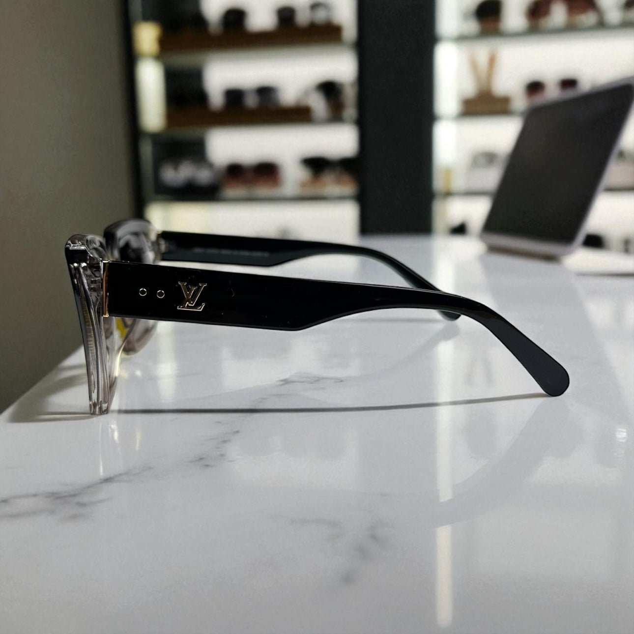 Lo.uis Vuitton Square Polarized Sunglasses – Black Gradient Frame with Gold Monogram UV400