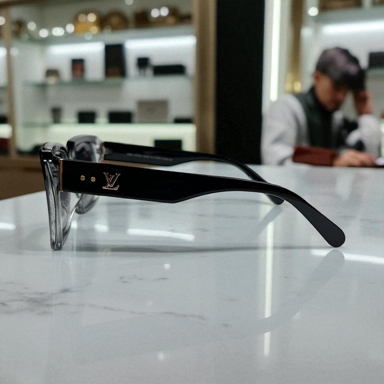 Lo.uis Vuitton Square Polarized Sunglasses – Black Ombre Frame with Gold LV Detail UV400