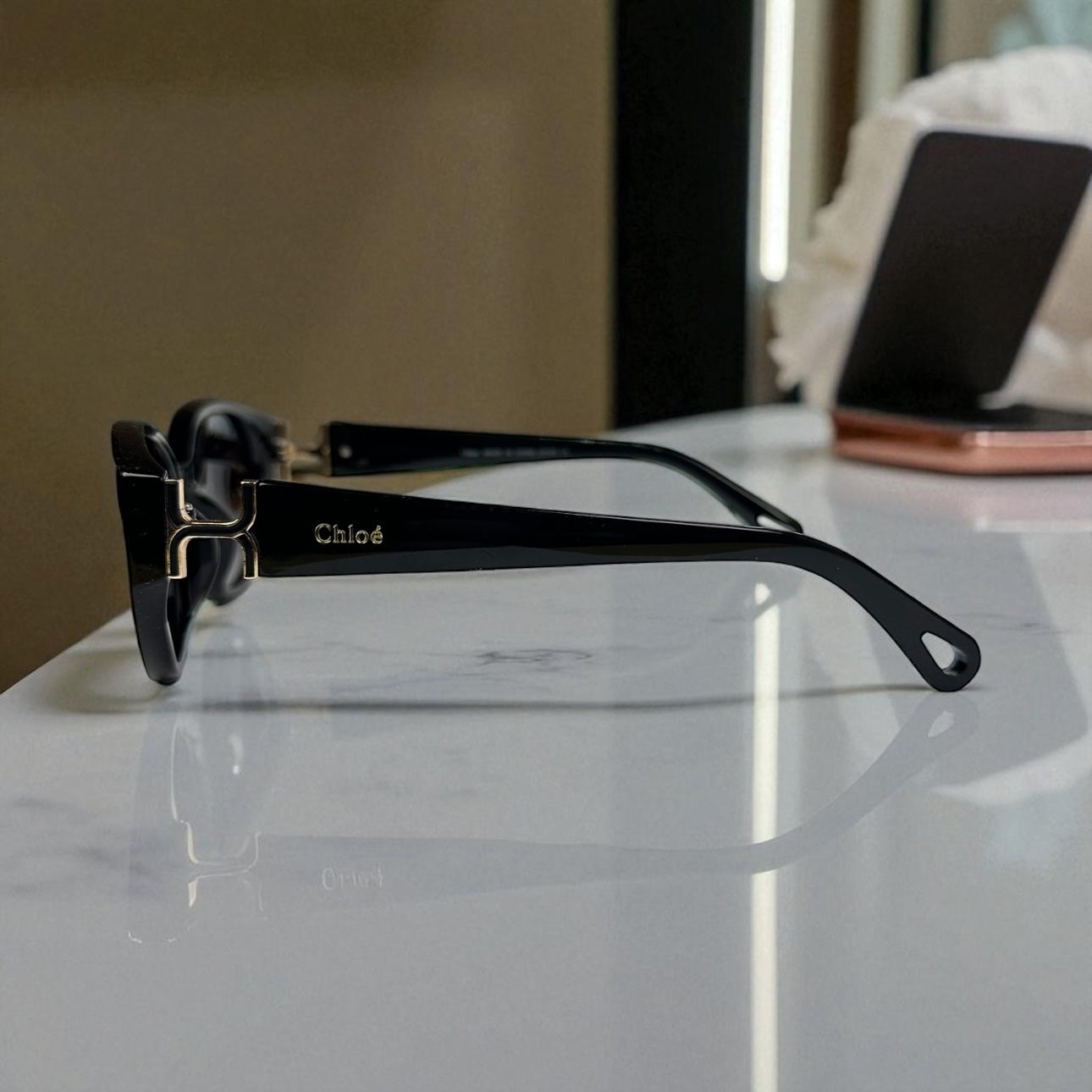 Chloé Oval Polarized Sunglasses – Glossy Black Frame with Gold Detail UV400 Luxury